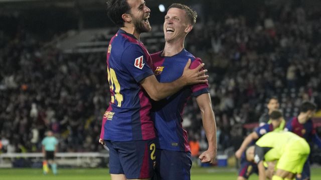 Éric García y Dani Olmo celebran el primer gol del Barça al Mallorca