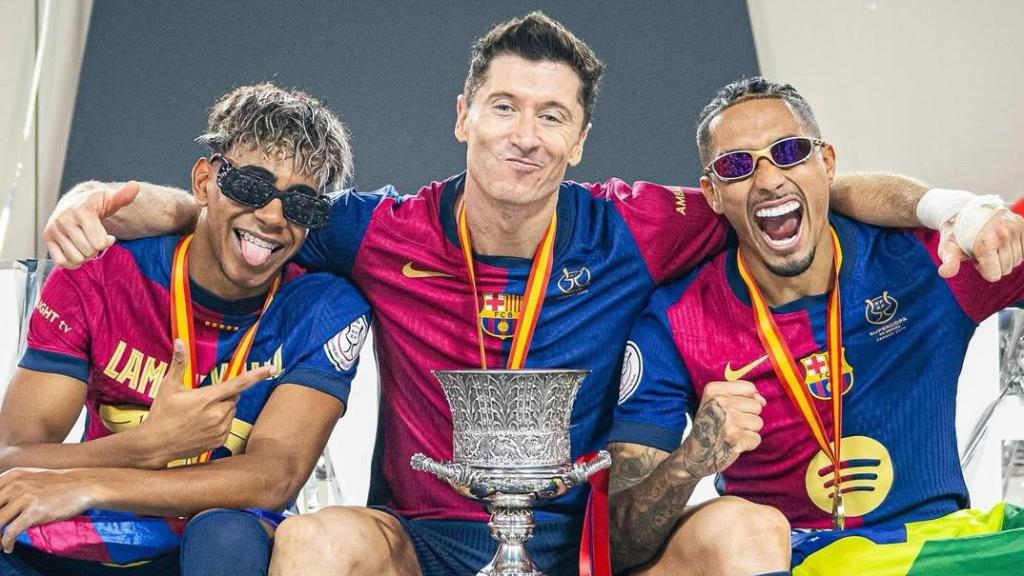 El tridente del Barça tras ganar la Supercopa de España