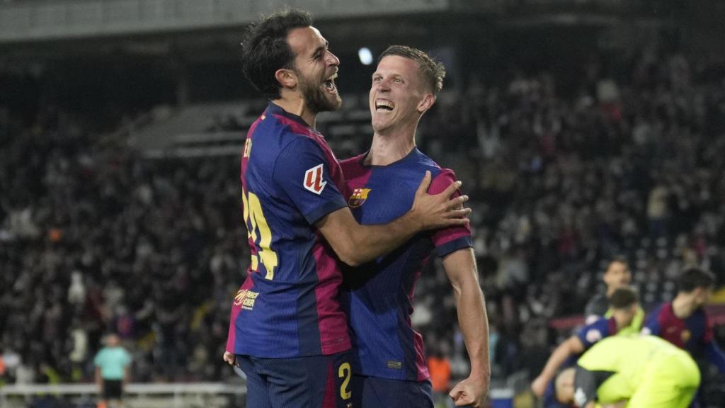 Éric García y Dani Olmo celebran el primer gol del Barça al Mallorca