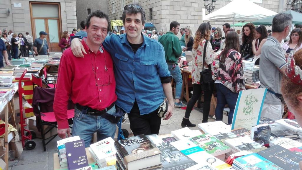 Josep Morales durante un Sant Jordi en la Plaça Sant Jaume