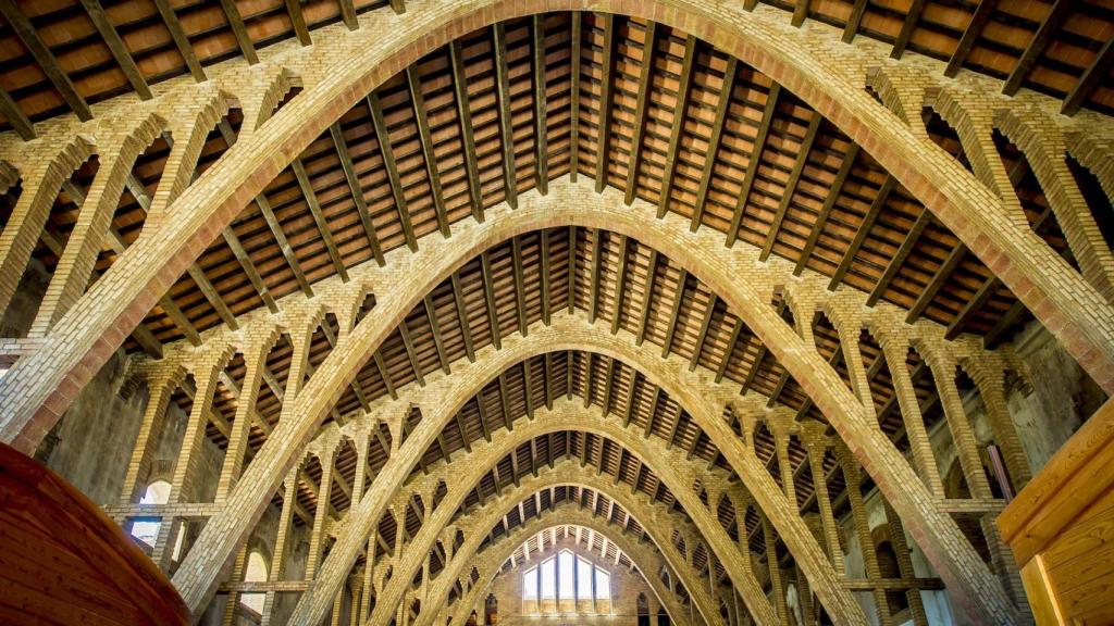 Así es la catedral modernista del vino: una bodega centenaria ideada por un discípulo de Gaudí