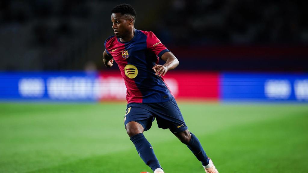 Ansu Fati condueix la pilota durant el Barça-Mallorca
