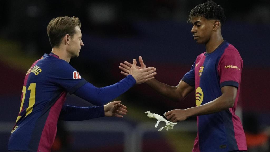 Lamine Yamal sale cabizbajo del campo en el Barça-Mallorca y se quita el vendaje de su mano derecha