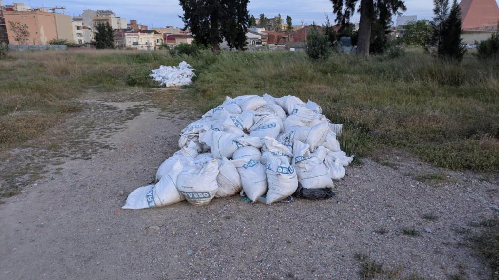 El solar con restos de obras en el barrio de Urgoiti-Ponsich en El Prat