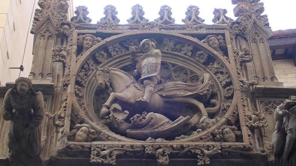 Escultura de San Jordi en el Palau de la Generalitat