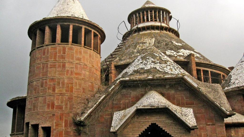 El abandonado castillo modernista de Cataluña diseñado como hospital, Can Rectoret