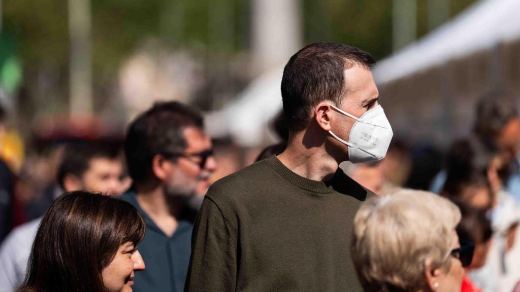 Hombre con mascarilla