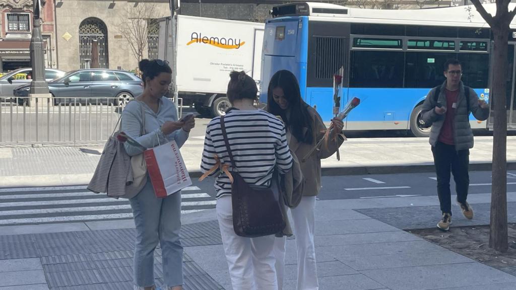 Los madrileños ha vivido como suya la fiesta de los libros y las rosas / CG