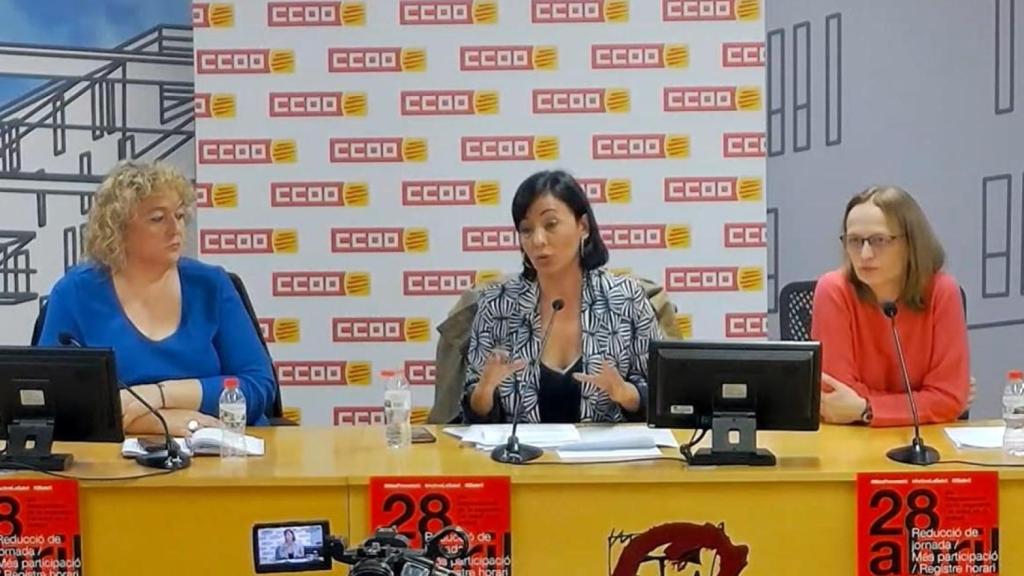La secretaria general de la Unió Intercomarcal de Tarragona, Mercè Puig; la secretaria general de CCOO de Cataluña, Belén López, y la responsable de Salud Laboral de CCOO de Cataluña, Mònica Pérez.