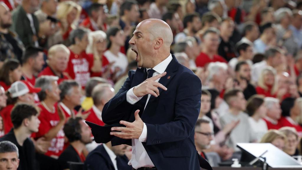 Joan Peñarroya, desesperado en el Mónaco-Barça de basket de Euroliga