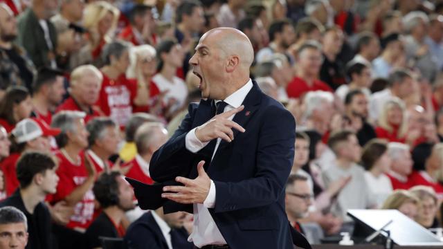 Joan Peñarroya, desesperado en un partido del Barça de basket