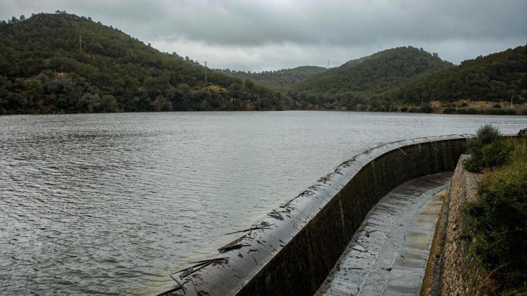 Embalse de Foix al 100% de su capacidad
