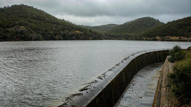 Embalse de Foix al 100% de su capacidad