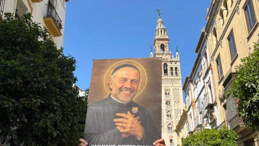 El cuadro de Hansi Flick vestido de Papa en Sevilla
