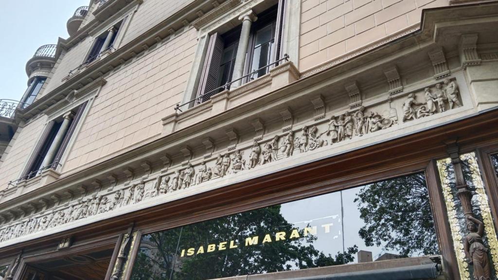 El friso de Barcelona que condensa toda la historia de la humanidad