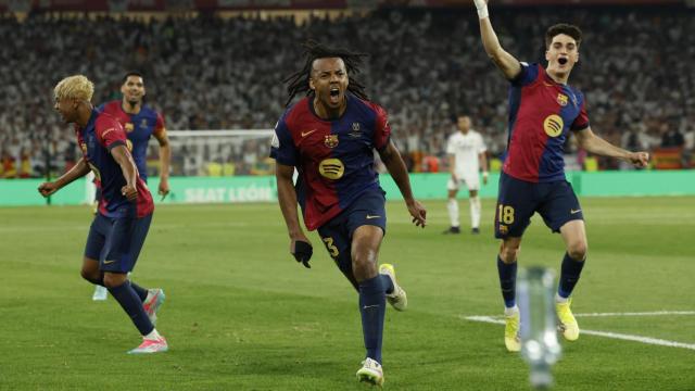Jules Koundé celebra el 3-2 al Real Madrid, en la final de la Copa del Rey
