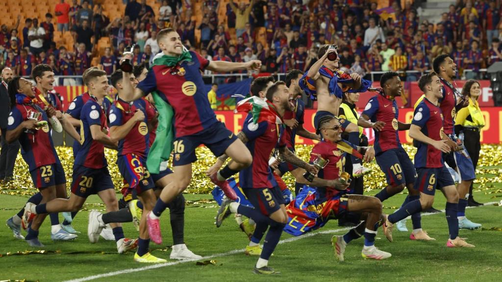 Euforia barcelonista: los futbolistas celebran la Copa del Rey tras derrotar al Real Madrid