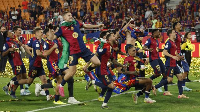 Euforia barcelonista: los futbolistas celebran la Copa del Rey tras derrotar al Real Madrid