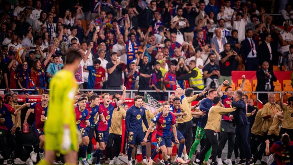 El banquillo del Barça estalla de alegría con el pitido final en el clásico de la Copa del Rey