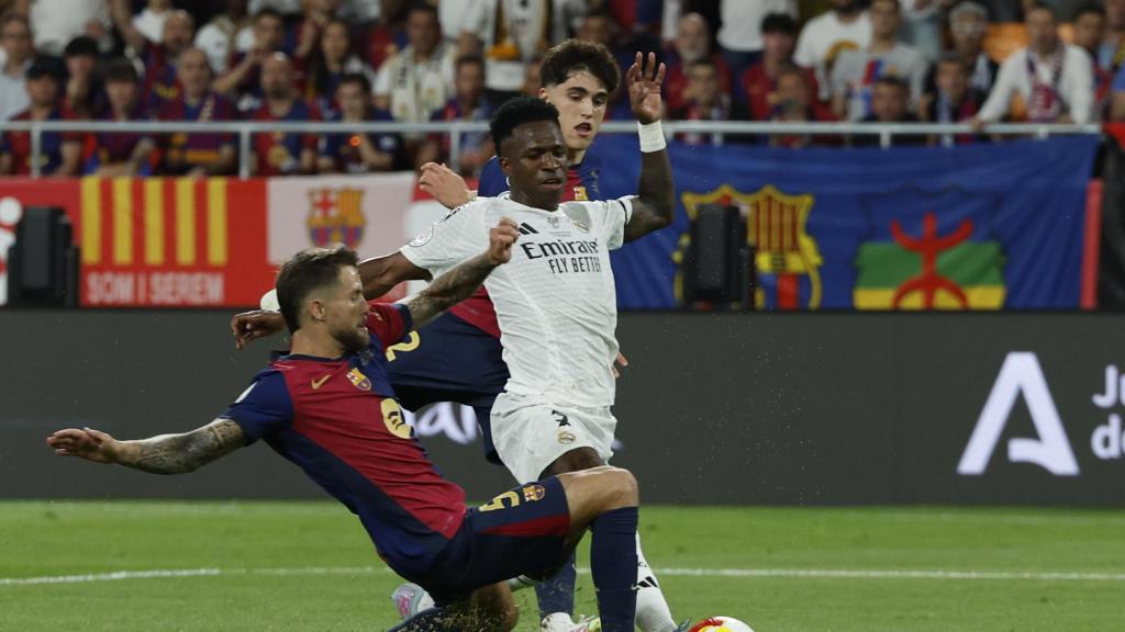 Iñigo Martínez se juega el físico contra Vinicius Júnior en la final de la Copa