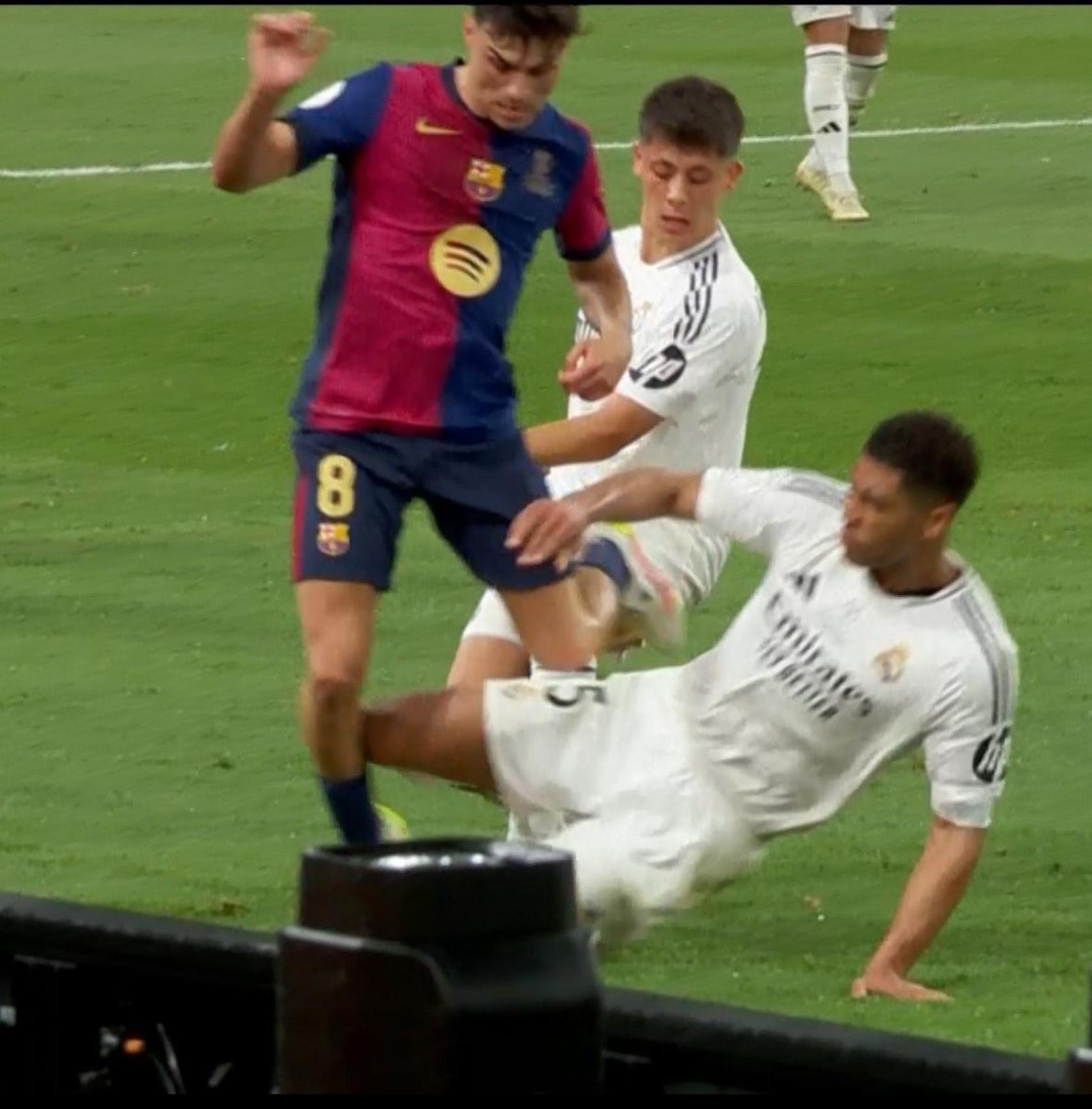 L'entrada criminal de Bellingham sobre Pedri