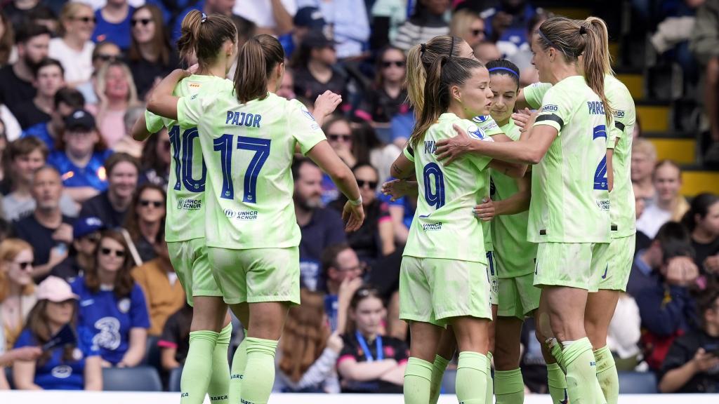 Las jugadoras del Barça Femenino celebran el golazo de Aitana Bonmatí contra el Chelsea