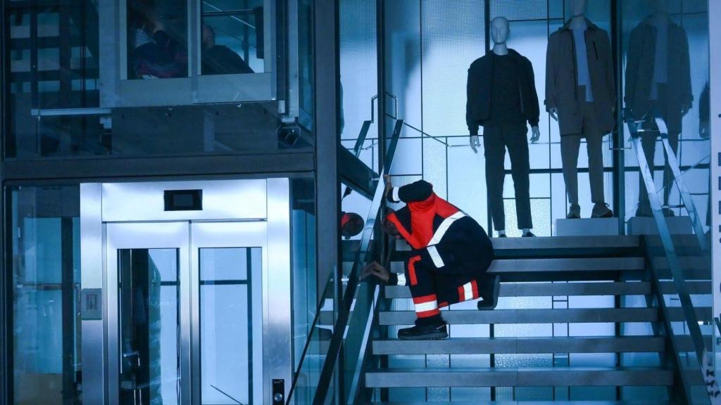 Rescate en un ascensor atascado por el apagón masivo en España