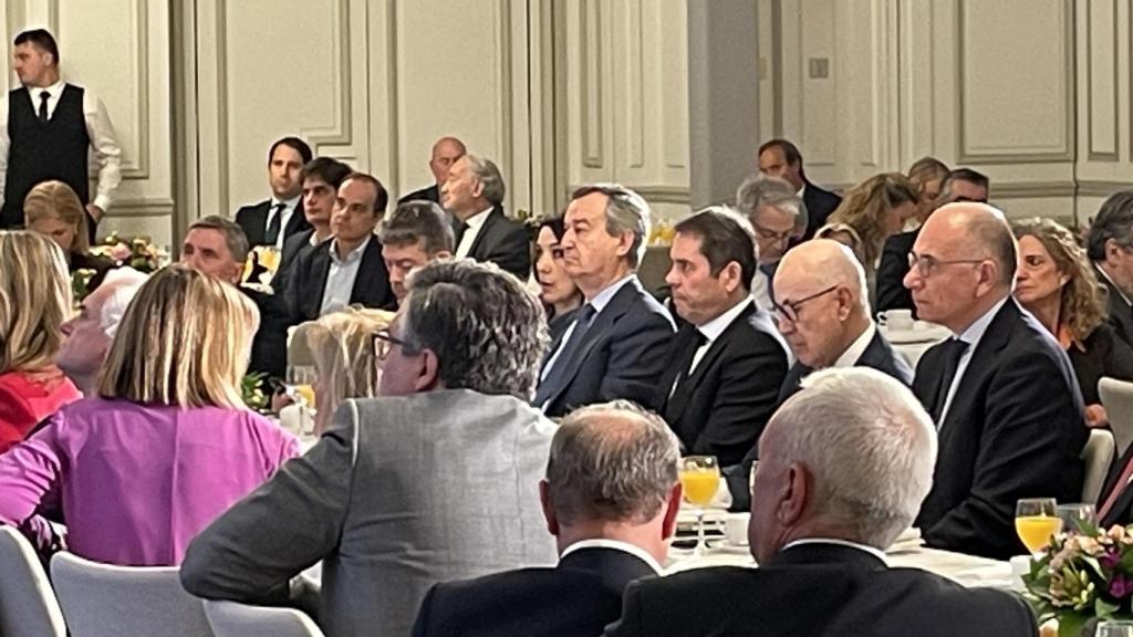 Algunos de los asistentes al desayuno con Josep Sánchez Llibre / CG