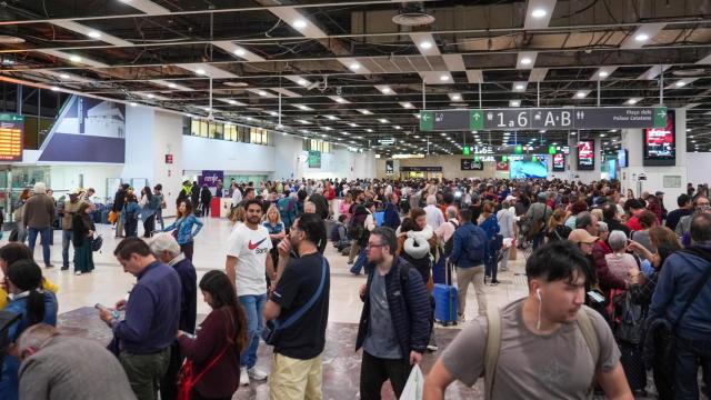 Interior de la estación de Sants, en Barcelona, en una imagen de archivo