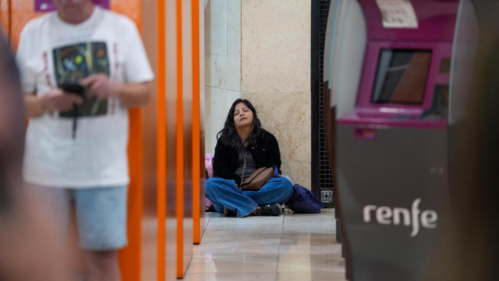 Usuarios de Rodalies en la estación de Sants