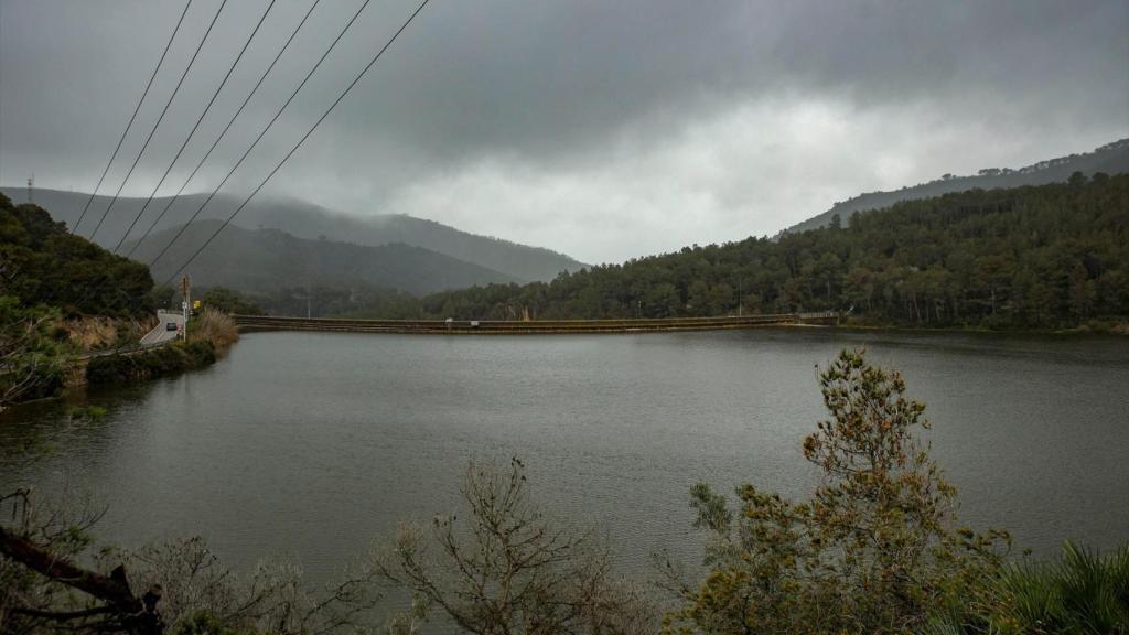 El embalse de Foix al 100% de su capacidad  (Castellet, Barcelona)