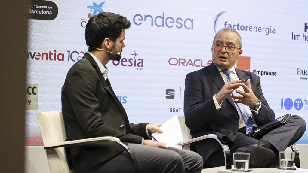 Expósito conduciendo una de las ponencias de la última edición del BCN Desperta!, organizado por Grupo de Medios Global