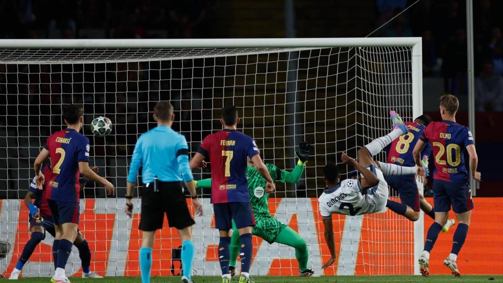 El gol de Dumfries al Barça-Inter de la Champions