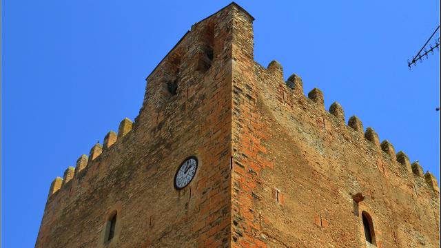 La torre que sobrevive en Tarragona desde el siglo XIV y es un Bien de Interés Cultural