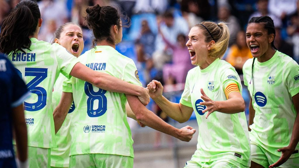 El Barça Femení celebra el gol de Marta Torrejón contra el Levante Badalona