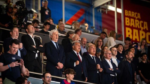 Joan Laporta, Rafa Yuste, Ferran Olivé y Miquel Camps en el Palau Blaugrana junto a Josep Cubells para apoyar al Barça de basket