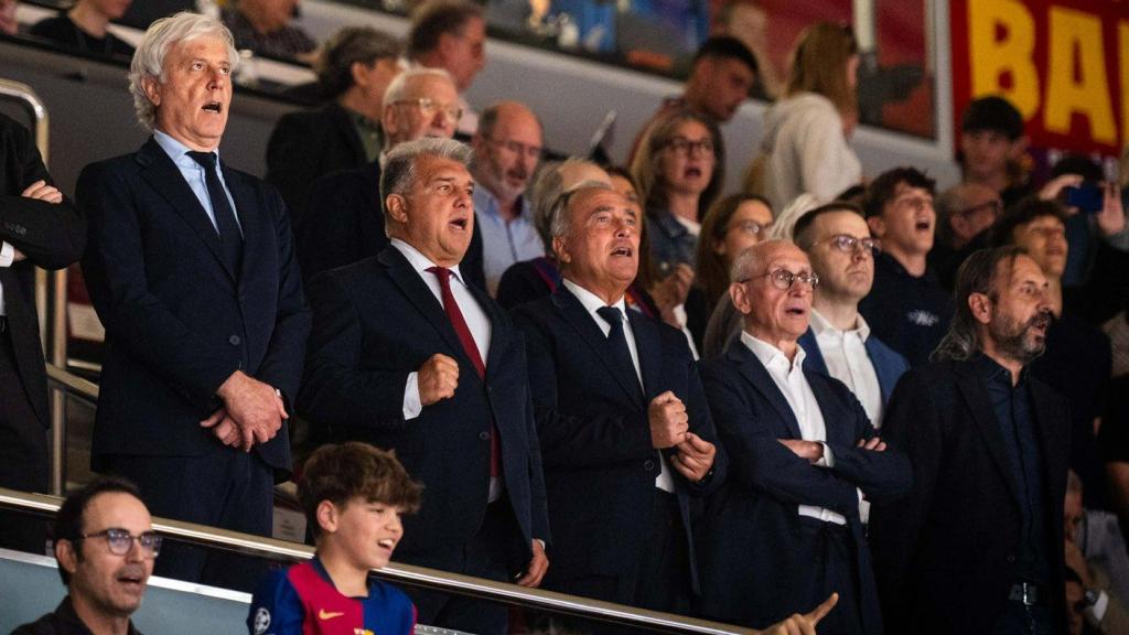 Joan Laporta, Rafa Yuste, Ferran Olivé y Miquel Camps en el Palau Blaugrana junto a Josep Cubells para apoyar al Barça de basket