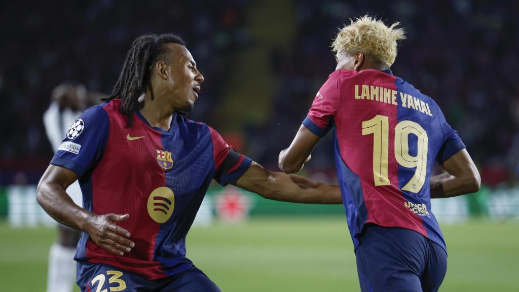 Jules Koundé celebra el gol de Lamine Yamal contra el Inter de Milán en la Champions League