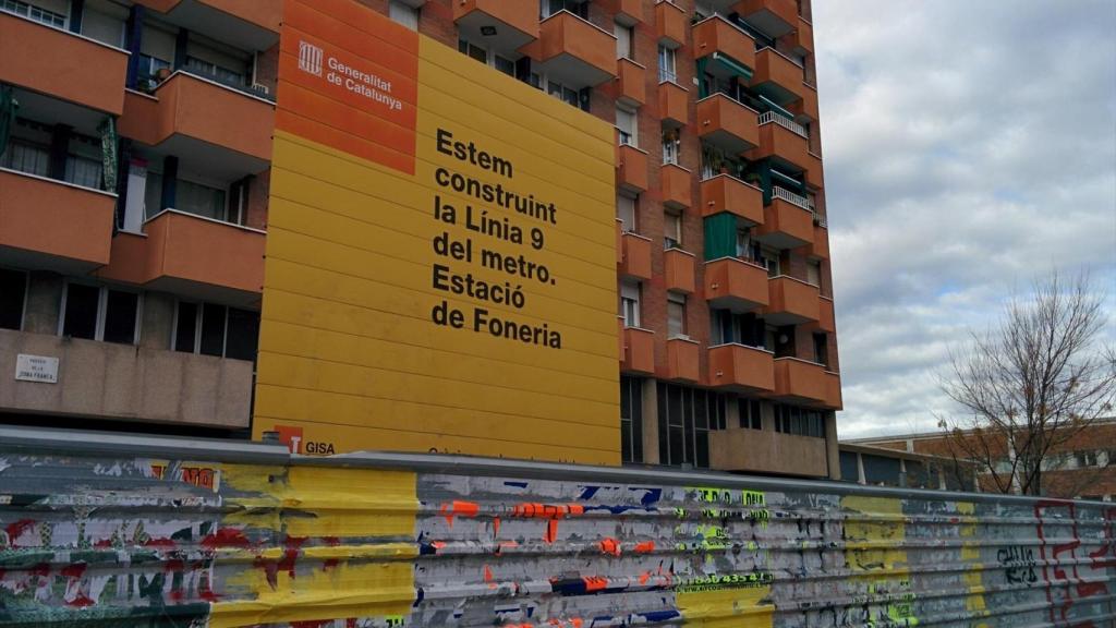 Cartel sobre las obras de la L10