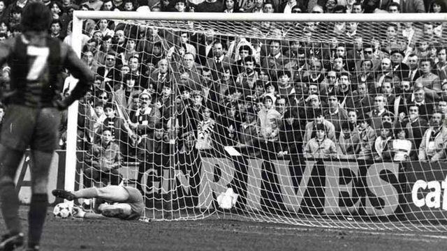 Urruti para el penalti a Mágico González que dio la Liga al Barça en 1985