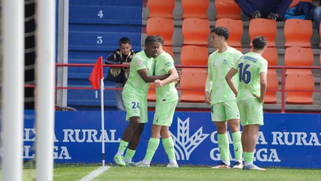 Los jugadores del Barça B celebran un gol de Iván Cédric en Lugo