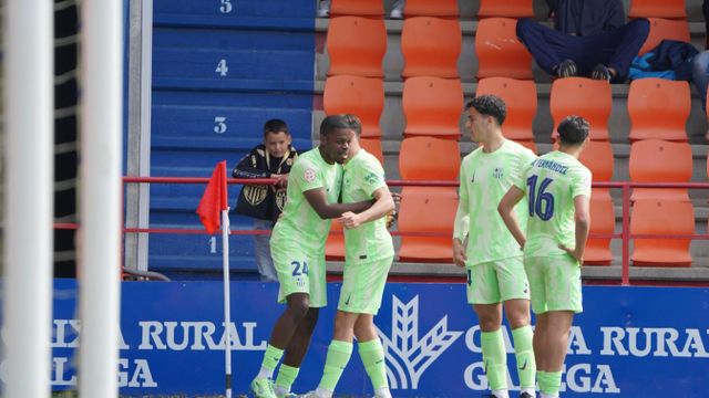 Los jugadores del Barça B celebran un gol de Iván Cédric en Lugo