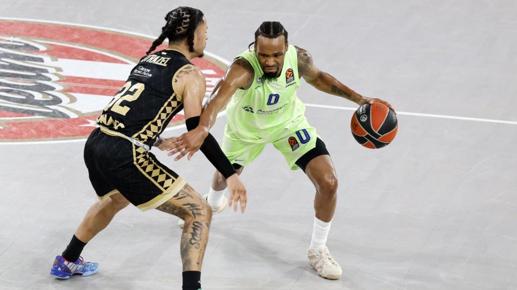 Kevin Punter, defendido por Matthew Strazel en Mónaco