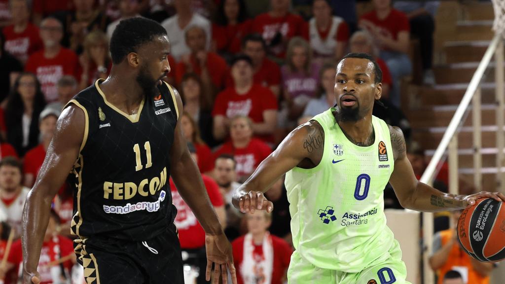 Kevin Punter, defensat per Alpha Diallo a Mònaco