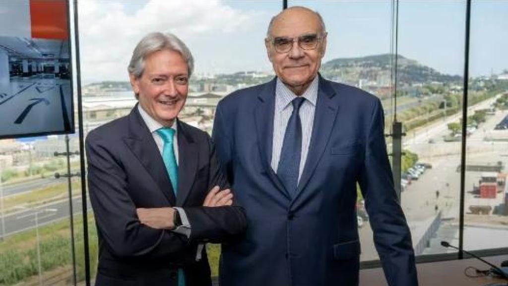 Josep Martínez Vila (i), CEO de Saba y Salvador Alemany, presidente de la compañía