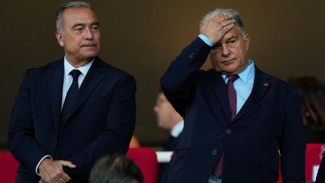 El presidente del Barça, Joan Laporta, y el vicepresidente deportivo, Rafa Yuste, durante el Inter-Barça