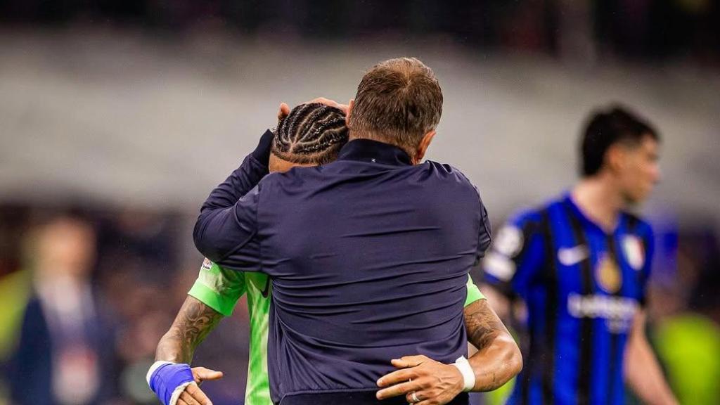 Hansi Flick consola Raphinha després de l'Inter-Barça