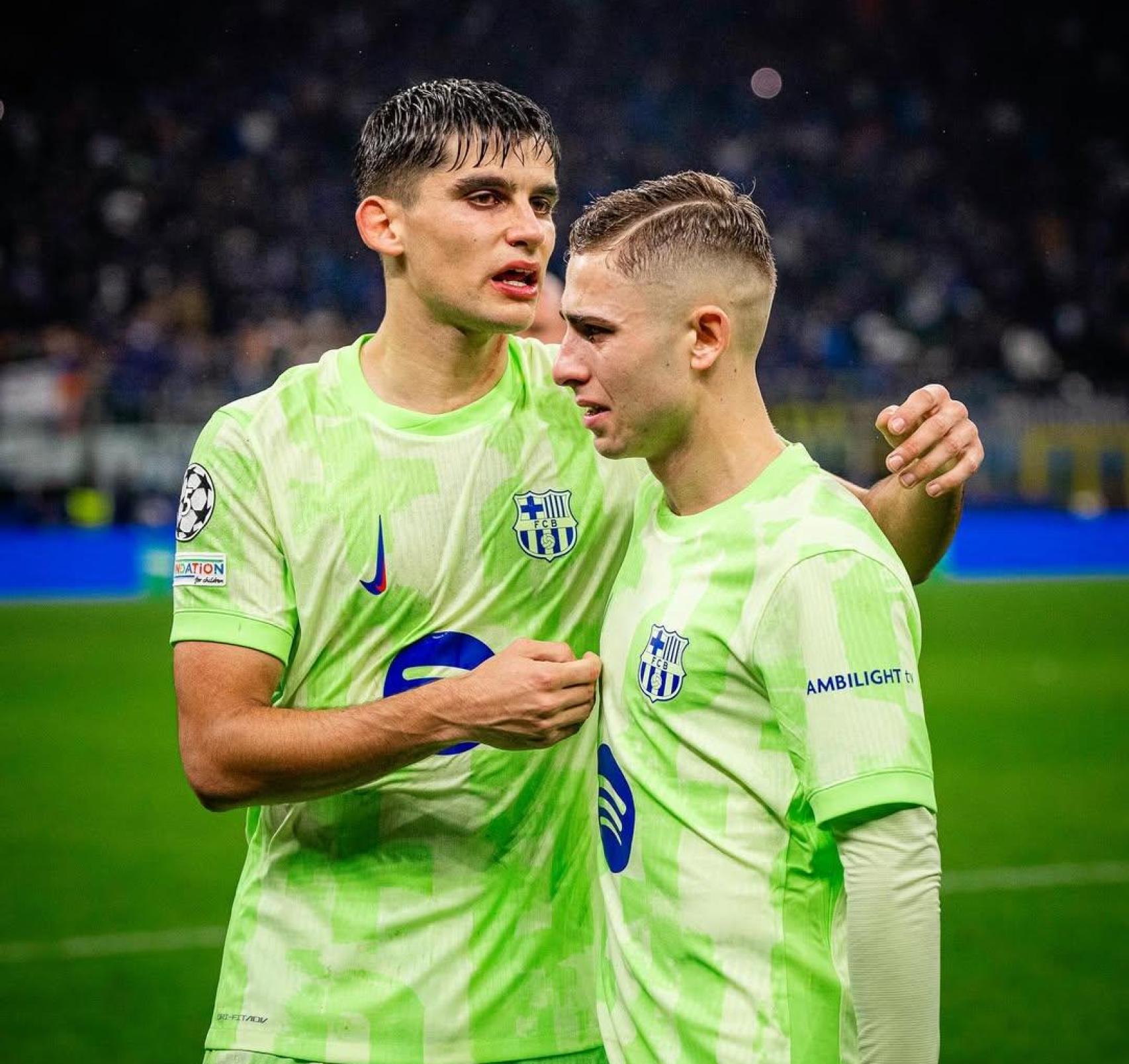 Gerard Martín y Fermín López lloran desconsoladamente tras el Inter-Barça