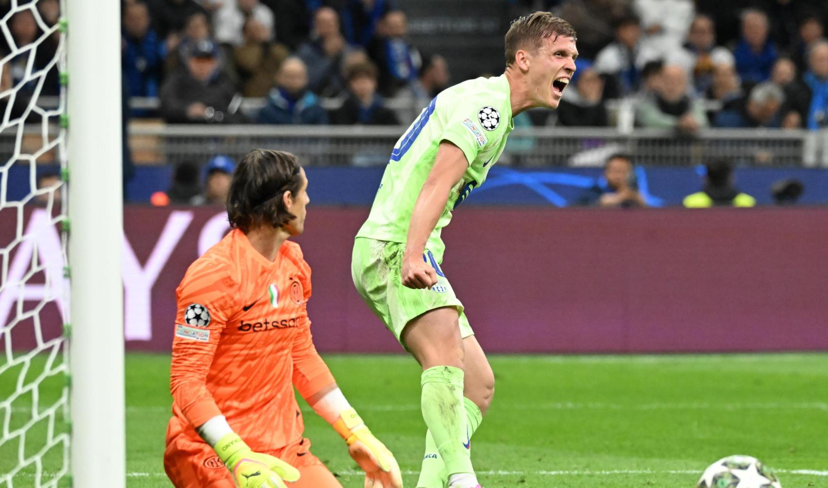 Dani Olmo celebra con rabia su gol en el Inter de Milán-Barça