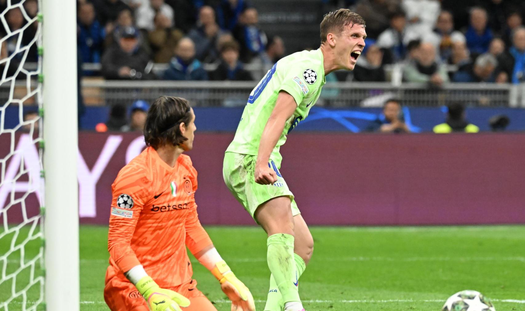 Dani Olmo celebra con rabia su gol en el Inter de Milán-Barça